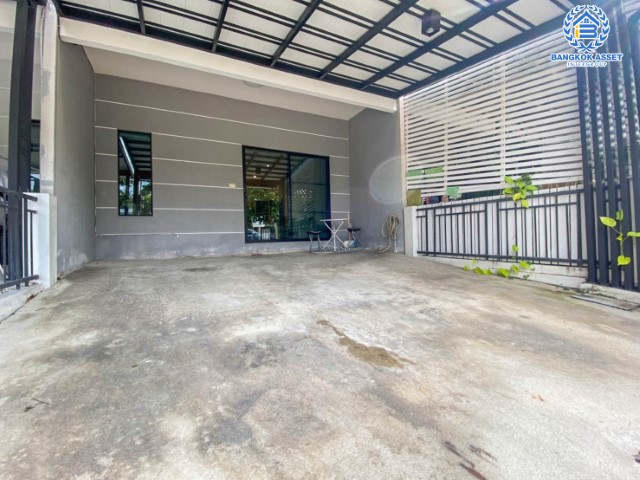 *****ทาวน์เฮ้าส์มือสองย่านนนทบุรี ม.โมดิวิลล่า ปิ่นเกล้า-วงแหวน บนเนื้อที่ 18.8 ตร.ว. ฟังก์ชัน 3 ห้องนอน 2 ห้องน้ำ 2 ที่จอดรถ ตกแต่งพร้อมอยู่ บ้านหันทิศตะวันตกเฉียงเหนือ เชื่อมต่อถ.กาญจนาภิเษก, ถ.บรมราชชนนี, ถ.ศาลายา ใกล้เซ็นทรัล ปิ่นเกล้า จองเลย!